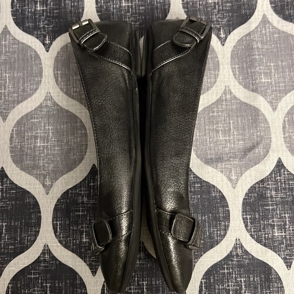 Chaps pewter gray ballet flats with buckle accents - Picture 4 of 6